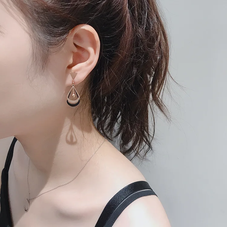 2020 korejski Nov Modni Slog Titana Jekla Obesek, Uhani Preprost Vsestranski Ljubitelj-oblikovane Majhne Uhane, Eleganten Nakit za Ženske