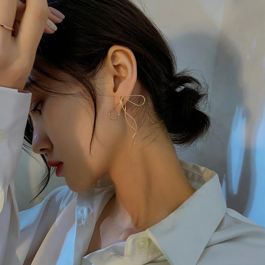 2020 Korejski Novo Modno Oblikovanje Občutek Vrstica Lok Uhani Ženski Elegantni Temperament Svetlobno Razkošje Preprostega Uhani