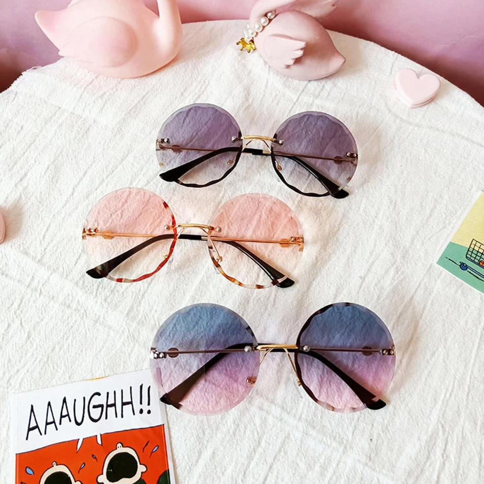 2020 Nove Lepe Kovinske Okrogle Rimless Okvir sončna Očala Otroci, Otroci Sivo Roza Modra Objektiv Moda Fantje Dekleta UV400 Zaščito Očala