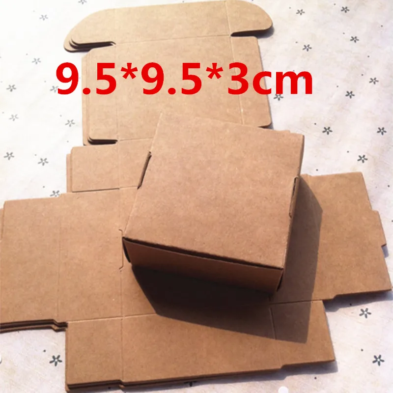 50PCS 9.5*9.5*3 CM, Črno Rjav Karton Kraft Papir Polje Belo Poročno Darilo Pakiranje Škatle za Poročni bonboniera Pogodbenice Prednost Milo Škatle