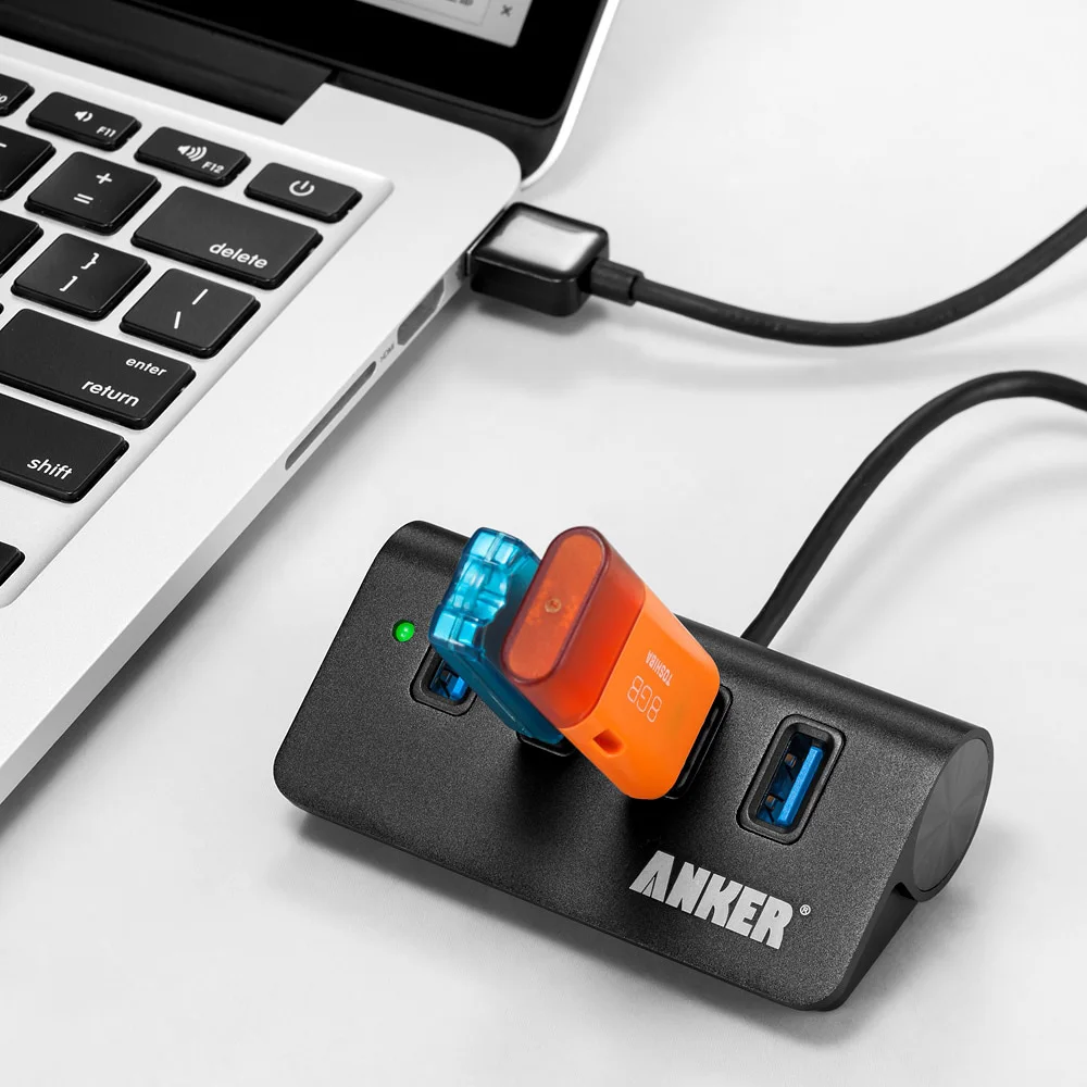Anker USB 3.0, 4-Vrata Prenosni Aluminija, Pesta z 2-Stopala USB 3.0 Kabel (Ogljikovih)