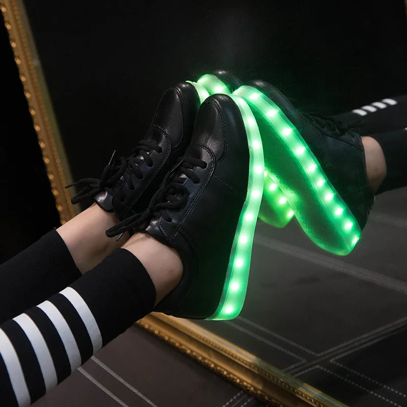 Barvita svetlobna čevlji ljubitelje LED teče ulica plesne čevlje USB polnjenje čiste barve za moške in ženske športni copati