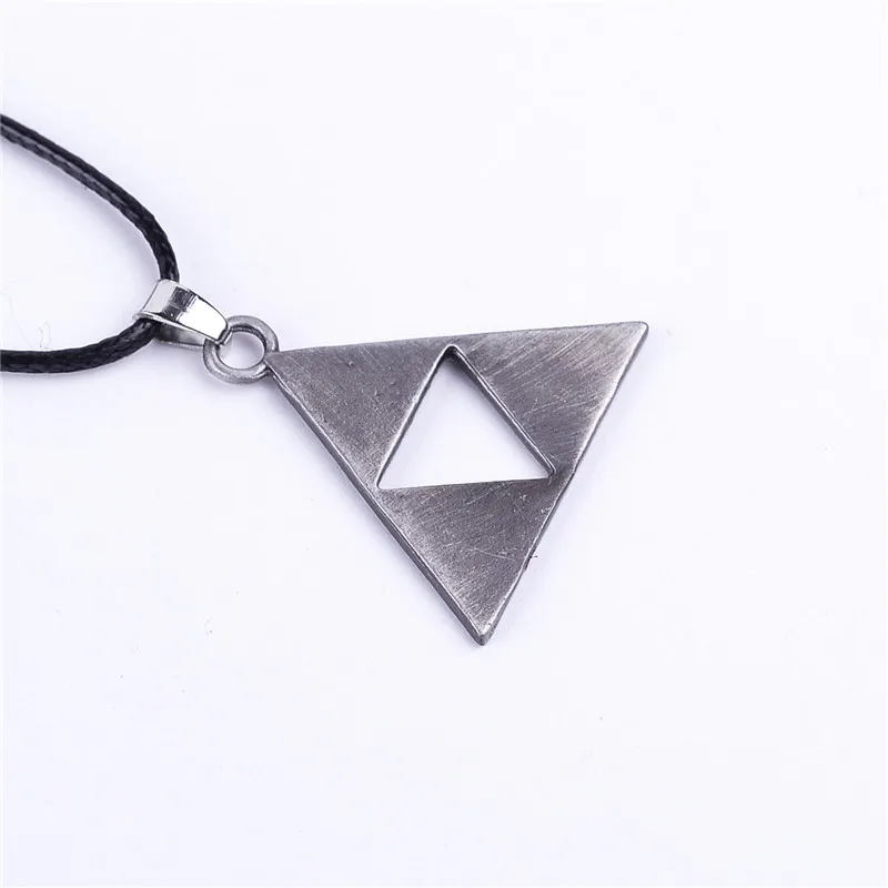 Debelo 24pcs/veliko Igro Lengends Of Zelda Triangle Logo Ogrlica Črno Ogrlico, Obesek Z Vrvi, Verige Velikost 3.8*3.2 cm