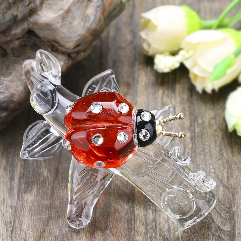 H&D Rdeče Ladybug na Vejo Kristalno Figur Zbirka Rezano Steklo, Ornament Kip Živalskega Zbirateljske Za Namizni Okras Otrok je Dar,