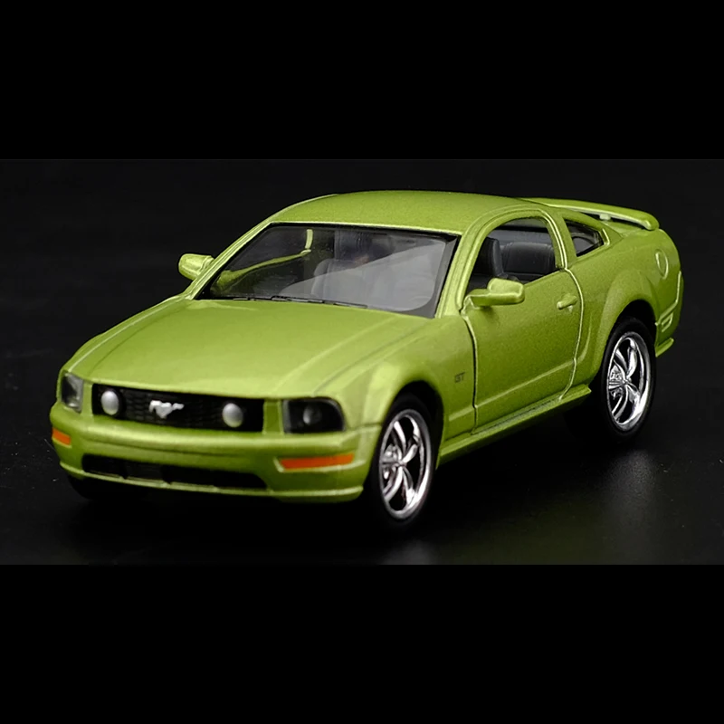 Kinsmart 1:38 2006 Mustang GT Športni Avto Zlitine Diecast Modela Avtomobila Igrača, S Potegnite Nazaj Za Otroke Darila Igrača Zbirka