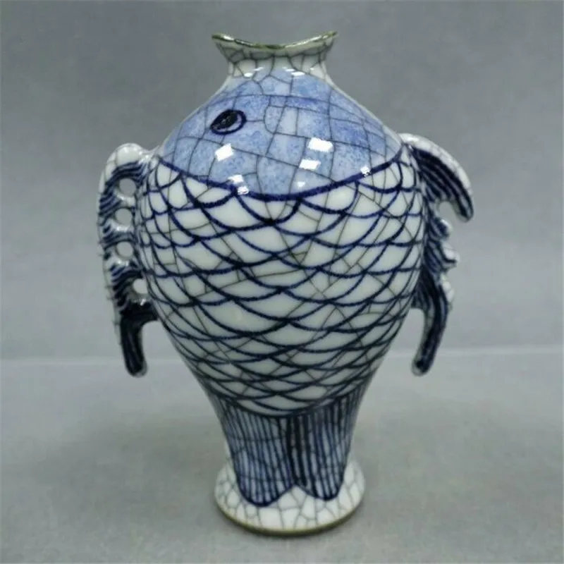 Kitajska stare porcelana Krekirana glaze odprite modre in bele ribe-oblikovan vaza