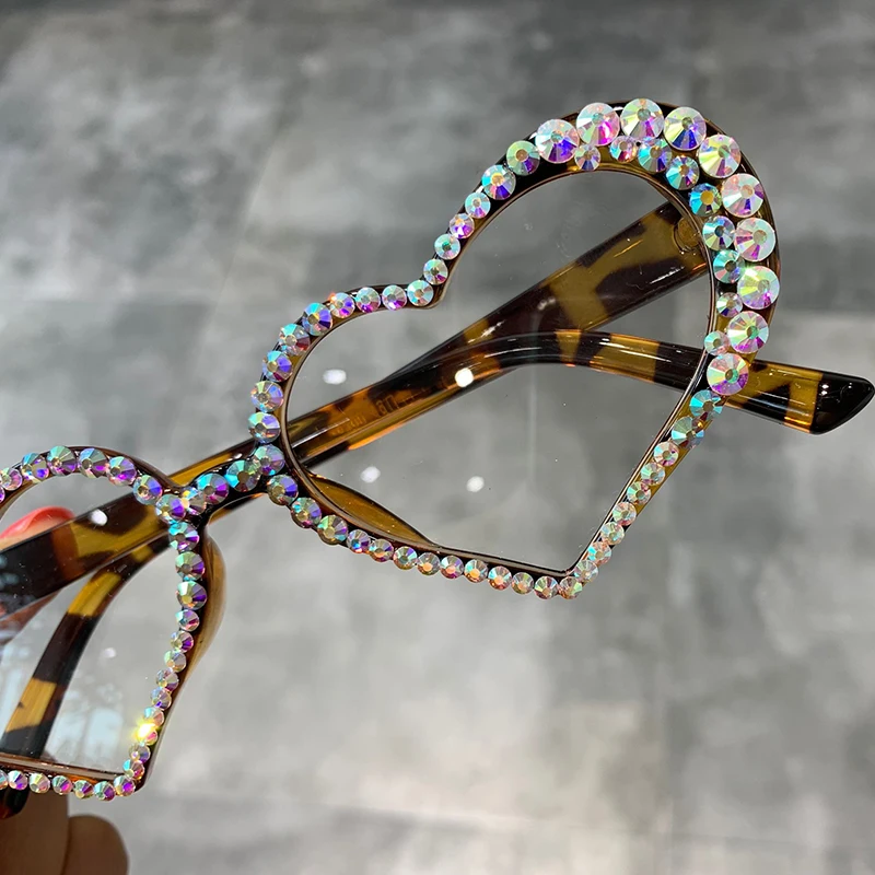 Moda Luksuzni Nosorogovo Dekoracijo Srce Sončna Očala Ženske Cat Eye Glasses Pisane Kristali Kamni Letnik Odtenki