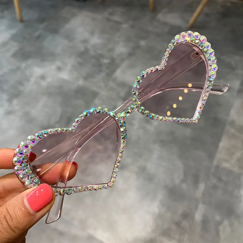 Moda Luksuzni Nosorogovo Dekoracijo Srce Sončna Očala Ženske Cat Eye Glasses Pisane Kristali Kamni Letnik Odtenki