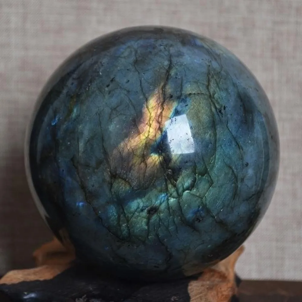 Naravni Labradorite kristalno kroglo, z različno svetlobo, površina bo proizvajajo različne briljantne barve.