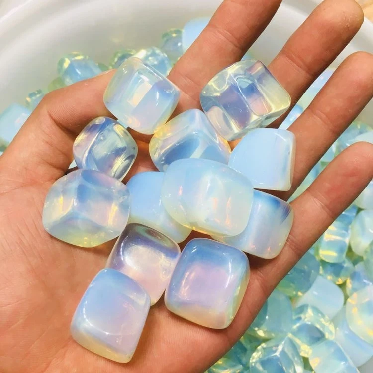 Naravni opal polirani rolling stone crystal