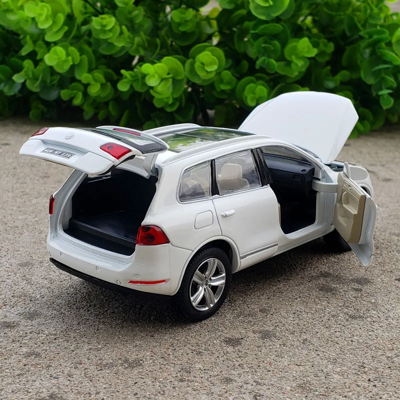 Novo 1:32 Volkswagen Touareg Acousto-optičnih Zlitine Modela Avtomobila Z Potegnite Nazaj Za Otroke, Igrače, Darilo za Rojstni dan Originalni Škatli