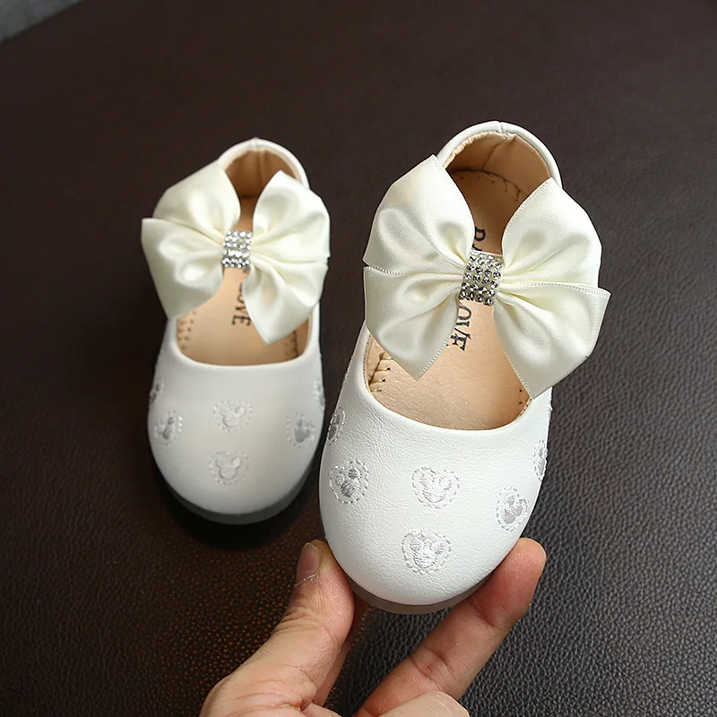 Novo 2021 Princesa Otroški Usnjeni Čevlji za Dekleta Ravno Športna Obutev Modni Srčkan Print Malčke Baby Dekle Loafers Kavljem&zanke Čevlji