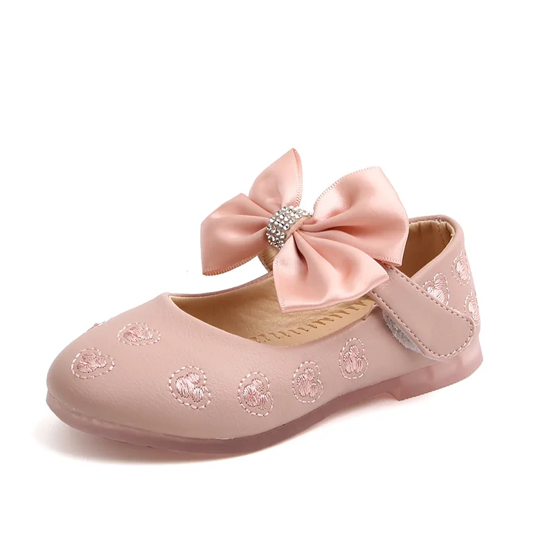 Novo 2021 Princesa Otroški Usnjeni Čevlji za Dekleta Ravno Športna Obutev Modni Srčkan Print Malčke Baby Dekle Loafers Kavljem&zanke Čevlji