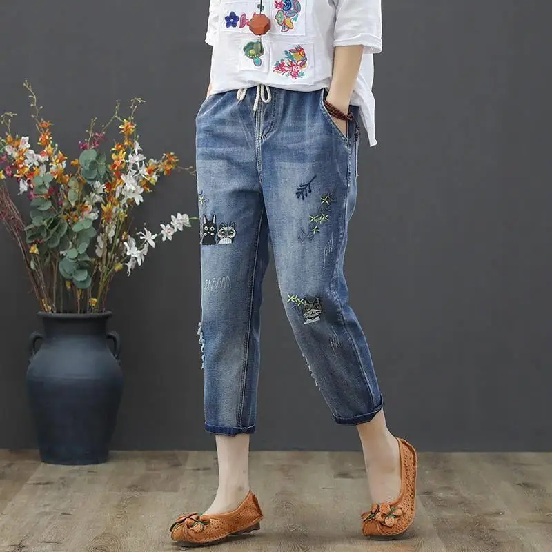Retro nacionalni slog novo elastični pas, jeans, ženski svoboden in zdrobljen luknje velika sestra vezene naravnost hlače