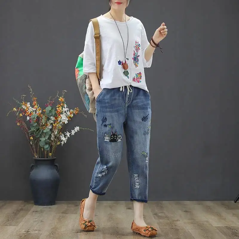 Retro nacionalni slog novo elastični pas, jeans, ženski svoboden in zdrobljen luknje velika sestra vezene naravnost hlače