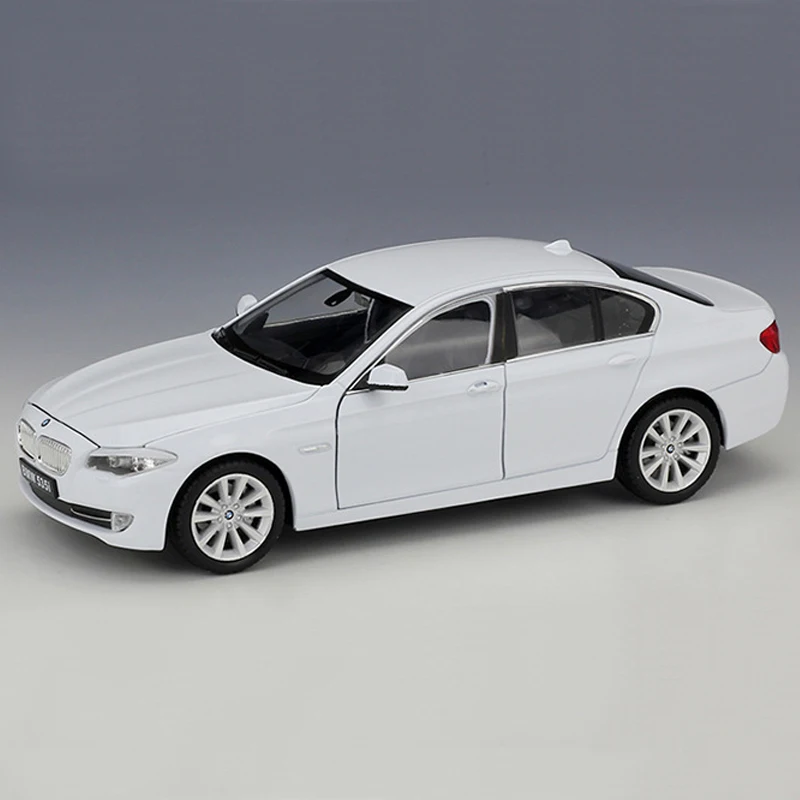 Simulacija 1:24 BMW 535i zlitine, kovinski avto z smeri vrtenja model igrača avto model igrača zbirka motel igrače bmw