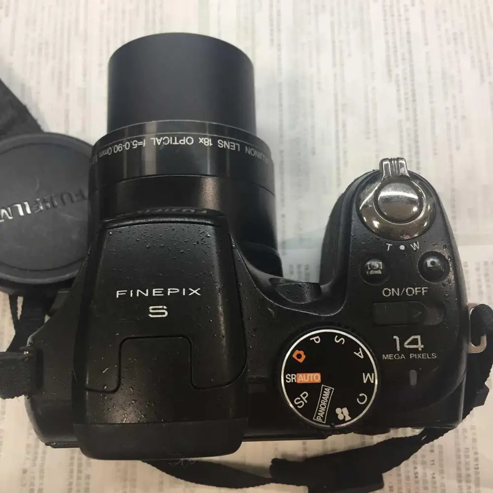 UPORABLJA FUJIFILM FINEPIX S2900HD 14 MP Digitalni Fotoaparat z 18x Široka povečava z Optično Povečavo in 3,0-Palčni zaslon LCD