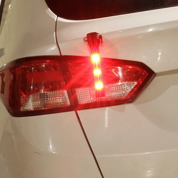 Varnost Kladivo Svetilka Multi Funkcionalna Varnost Avtomobilov za izhod v Sili Kladivo z LED Svetilka Luč, Okno Breaker