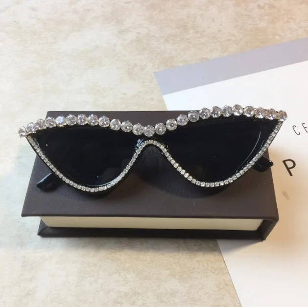ZAOLIHU Luksuzni Diamond Ženske sončna Očala Črnega Okvirja Mačka Oči, sončna Očala UV400 Bling Bling Očala oculos de sol
