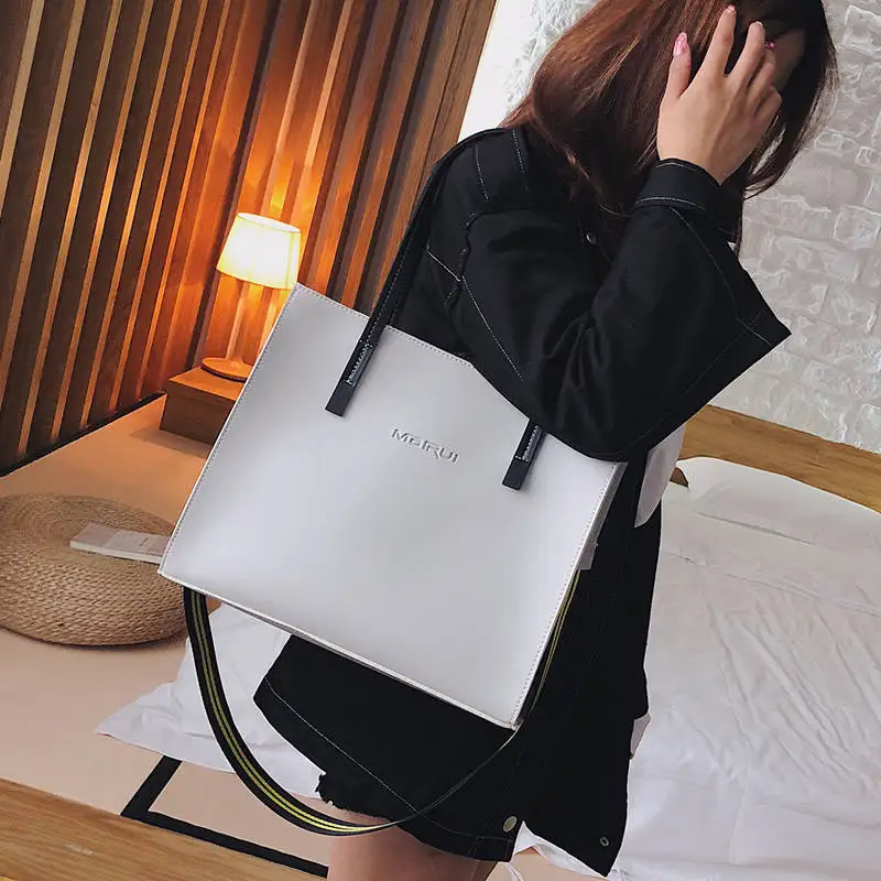 Ženske veliko zmogljivosti vrečko 2020new poševna korejska različica preprosta modna torba [mogoče naložiti A4 učbenik]